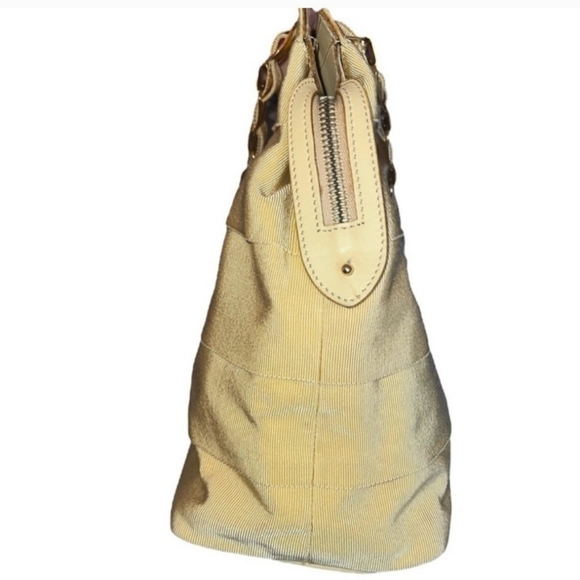 Salvatore Ferragamo Cream Shoulder Bag - Picture 4 of 7